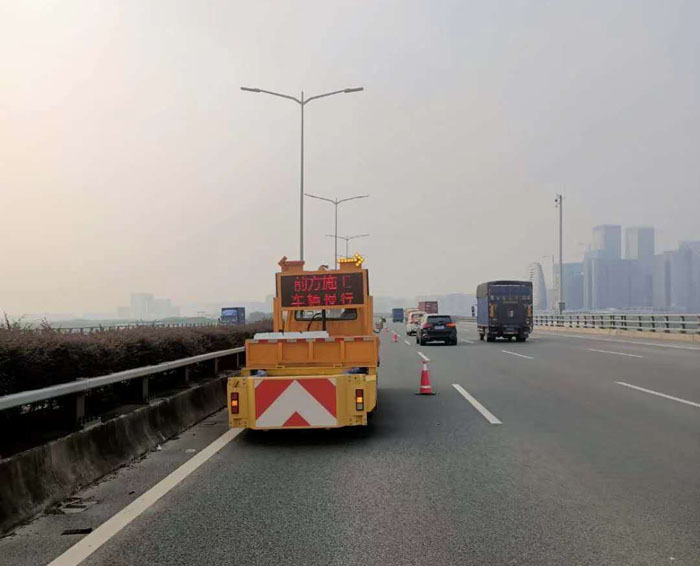 南京防撞緩沖車出租